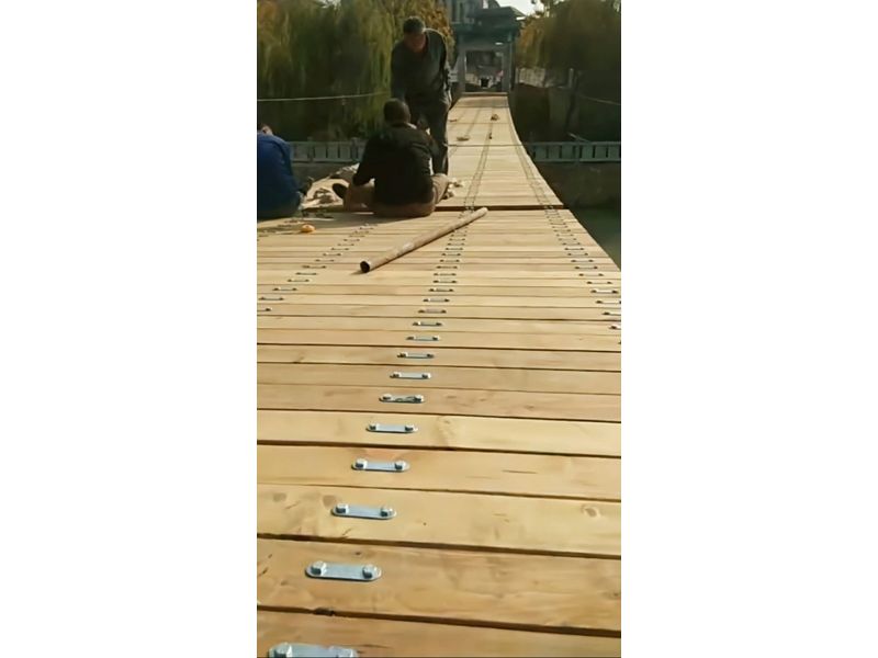 木質(zhì)吊橋施工